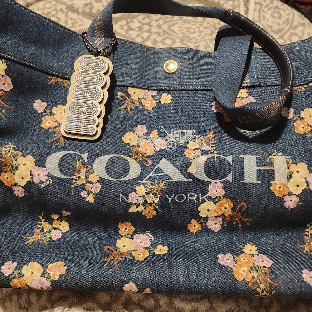 Coach TOTE WITH PAINTED FLORAL BOX PRINT